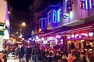 the-City-with-Vibrant-Nightlife0A